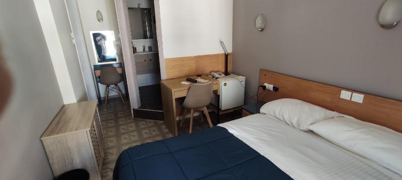Single Room image 2