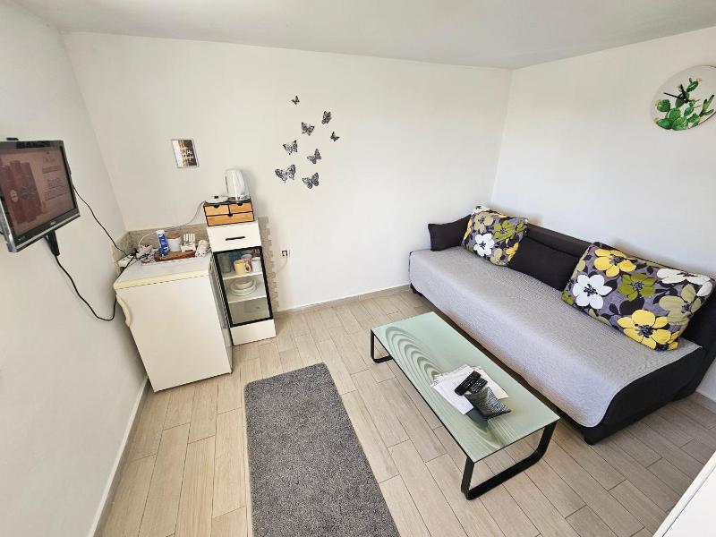 Triple Room with Garden View image 4
