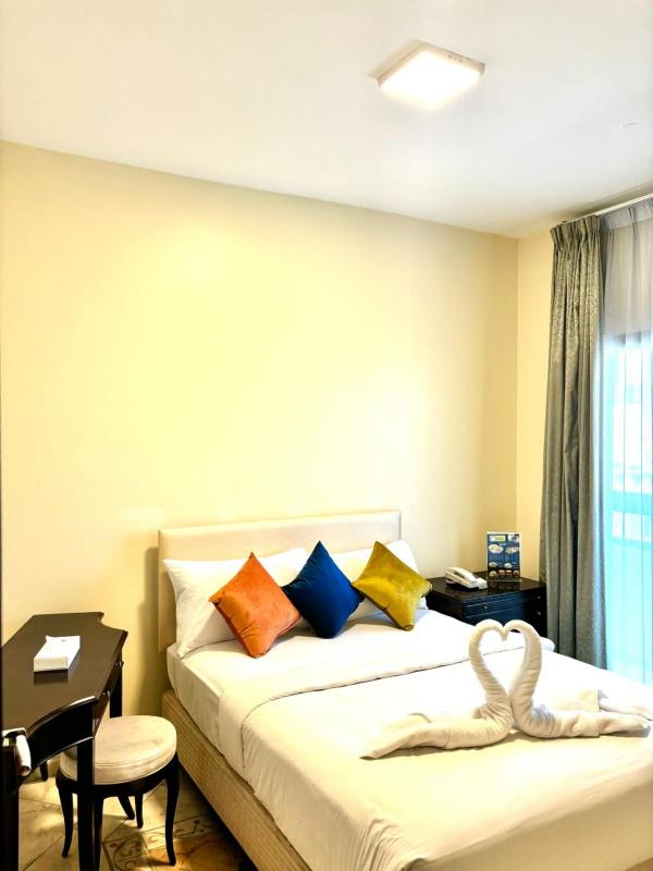 Standard One-Bedroom Apartment image 1