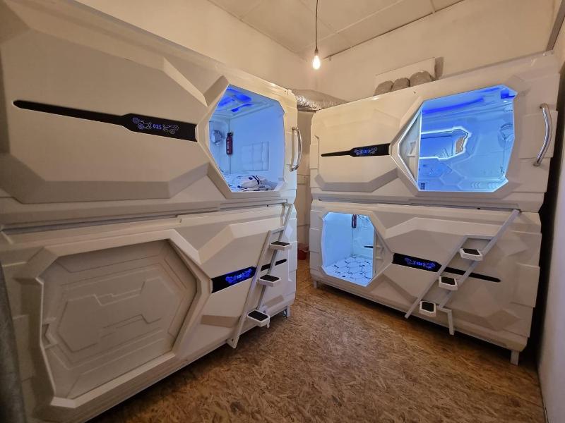 V SPACE CAPSULE and CAFE - image 16