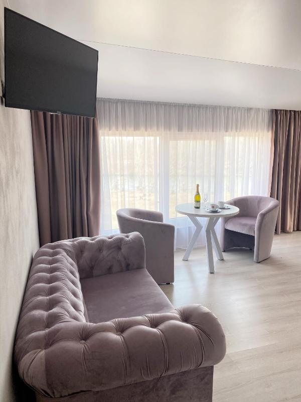 Suite with River View image 4