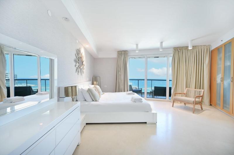 Miami Vibes 2BR in Isrotel tower by HolyGuest - image 16