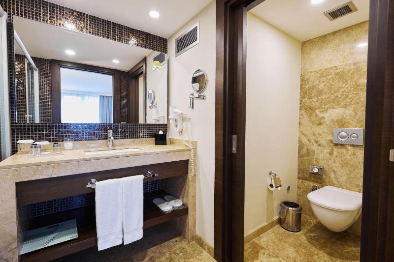 Grand Deluxe King Room - Free SPA Access image 3