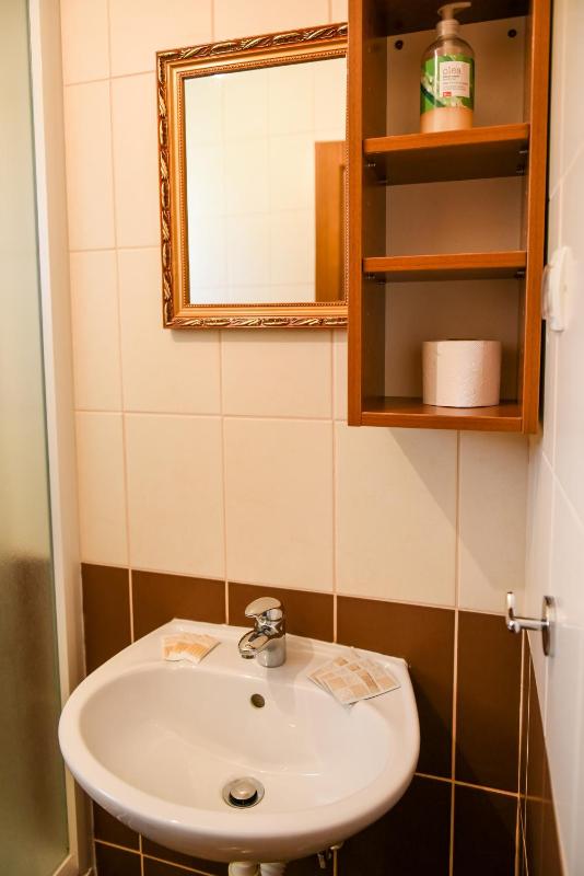 Twin Room with Balcony image 2