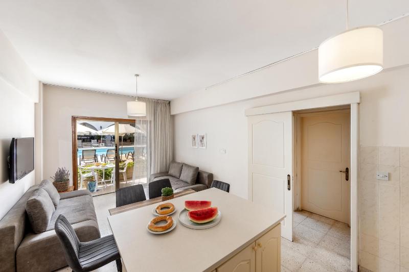 One-Bedroom Apartment image 1