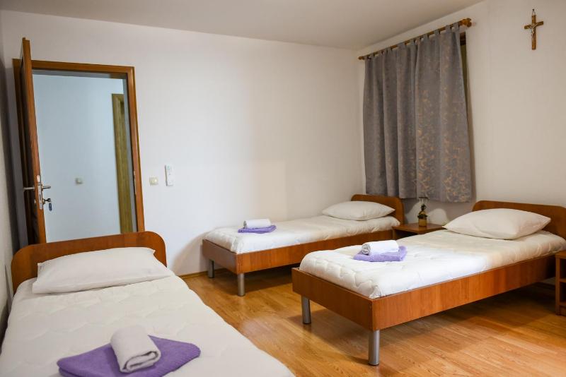 Classic Quadruple Room image 1