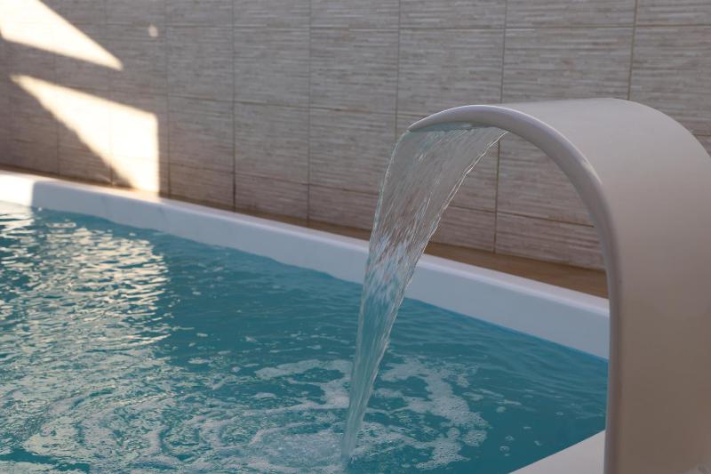 Casa ampla e agradável com piscina e churrasqueira Images