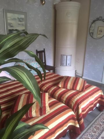 Double Room with Shared Toilet image 2