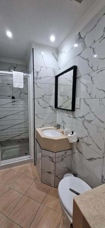 Budget Twin Room image 4