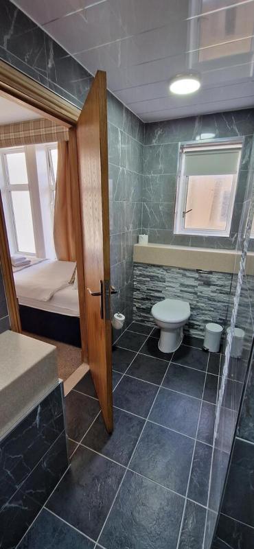 Basic Triple Room image 3