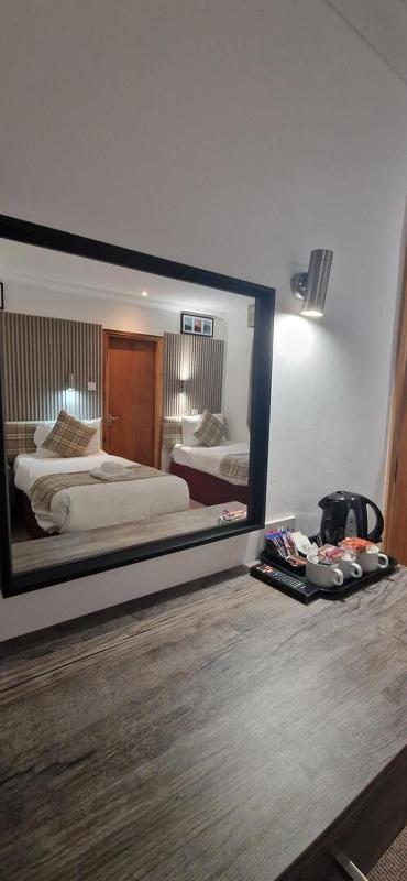 Basic Triple Room image 4