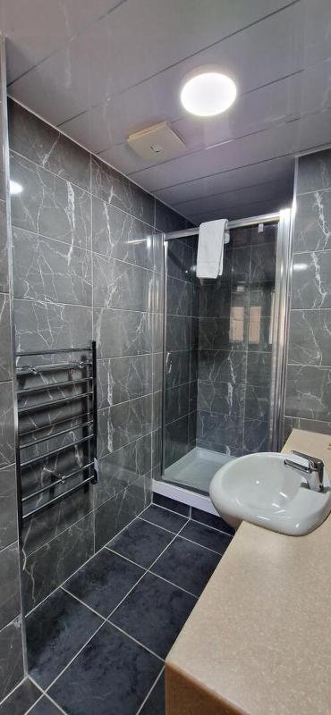 Basic Triple Room image 2