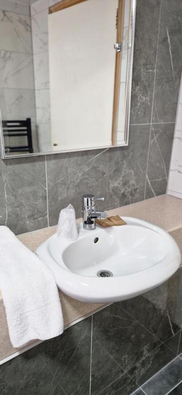 Budget Twin Room image 2