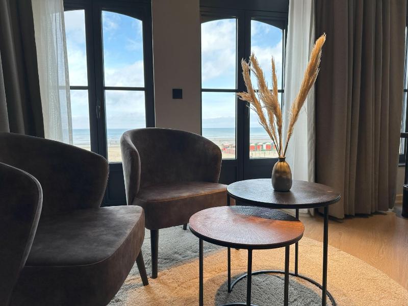 Deluxe Twin Room with Sea View image 4