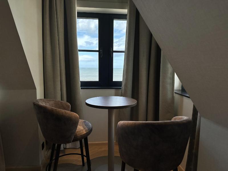 Deluxe Twin Room with Sea View image 2
