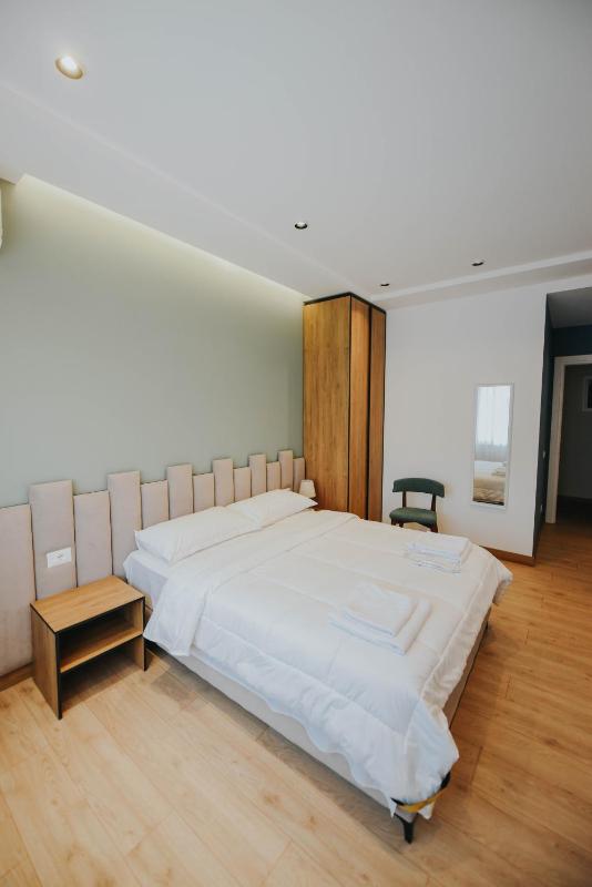 Double Room image 4