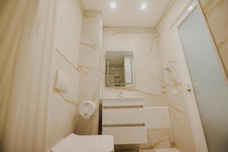 Double Room image 1