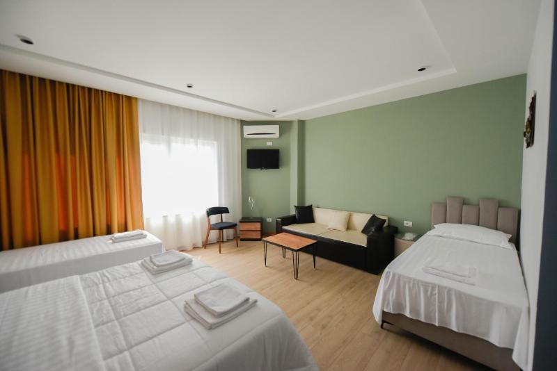 Quadruple Room image 3