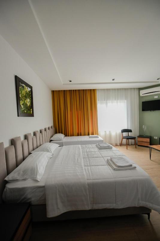 Quadruple Room image 4