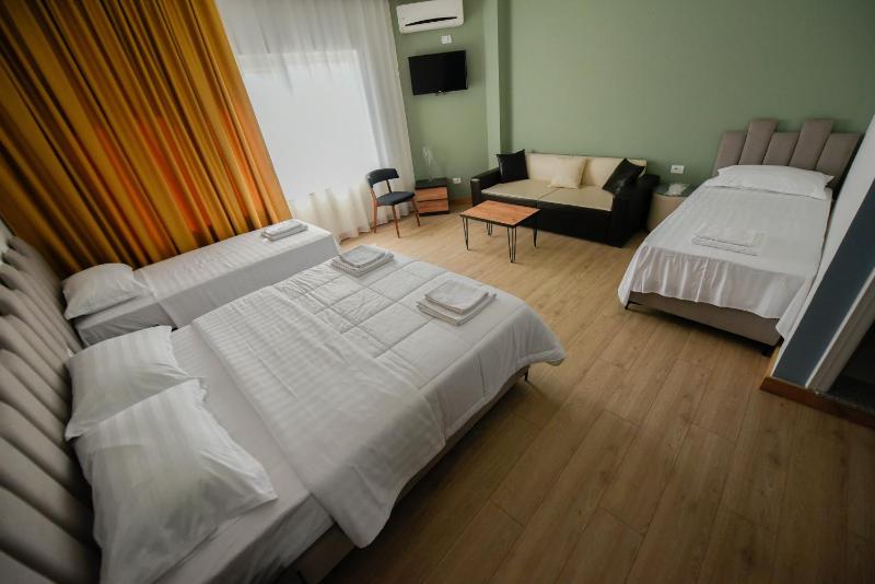 Quadruple Room image 1