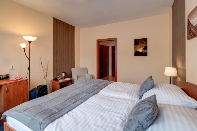 Double Room image 4