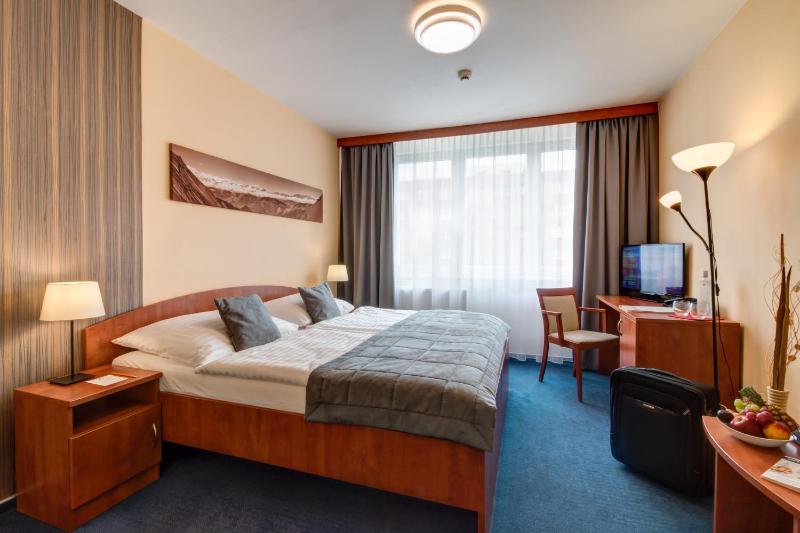 Twin Room image 2