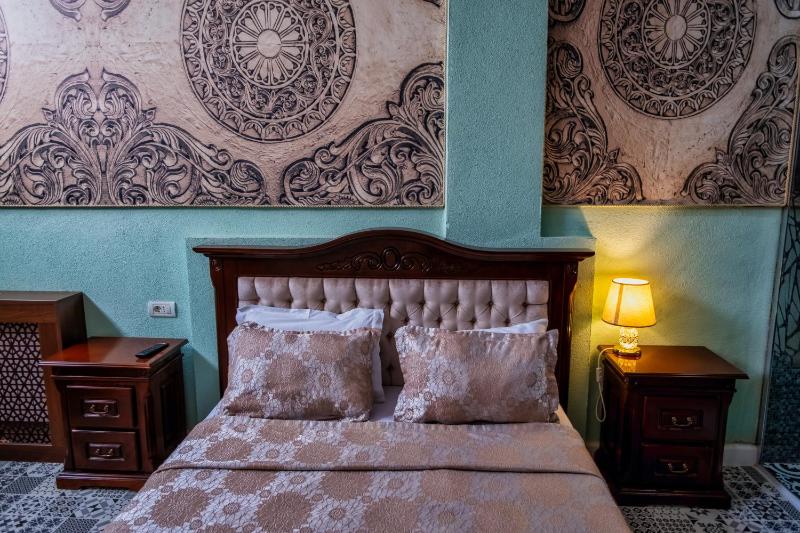 Queen Room with Spa Bath image 2