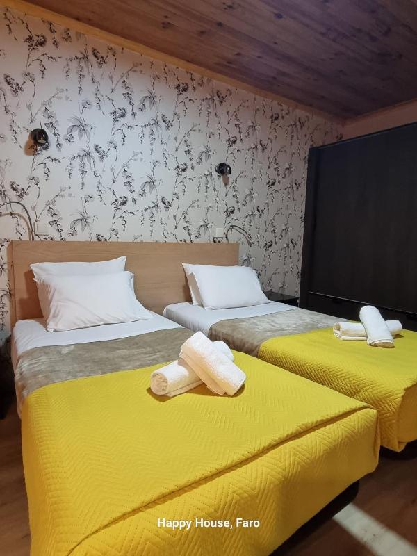 Double or Twin Room image 4