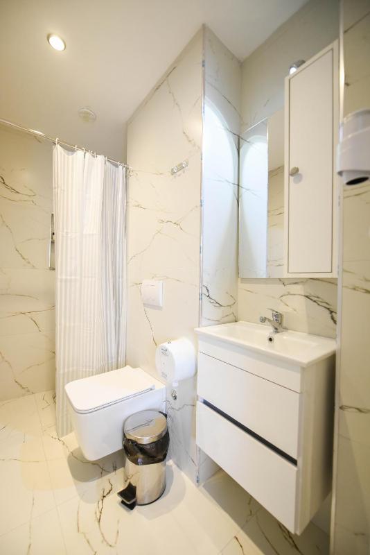 Twin Room image 2