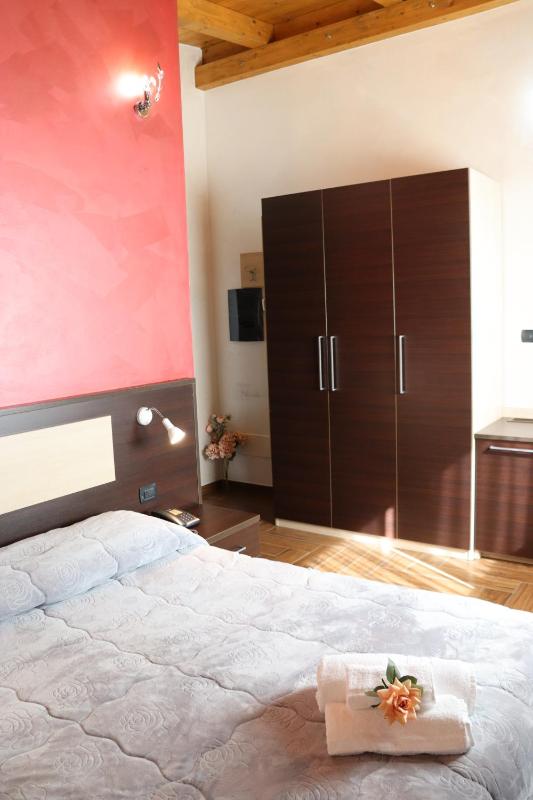 Double or Twin Room image 4