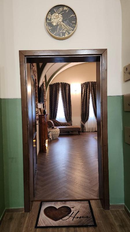 VICTORIAN HOUSE - image 12