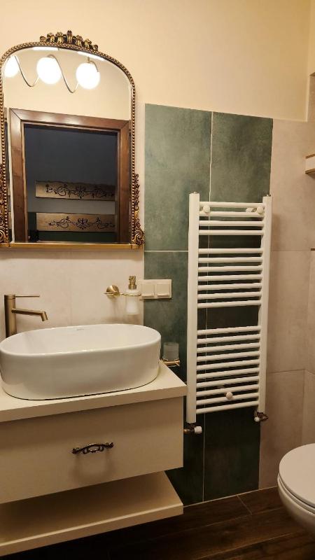 VICTORIAN HOUSE - image 38