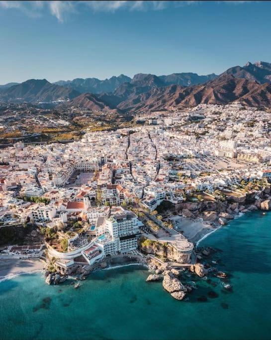 Bajo en Nerja Images