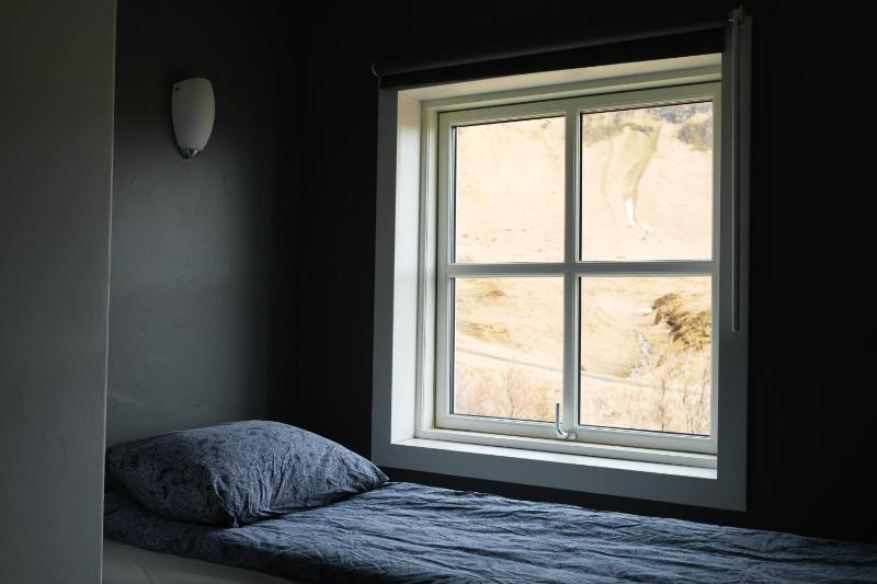 Standard Twin Room with Shared Bathroom image 1
