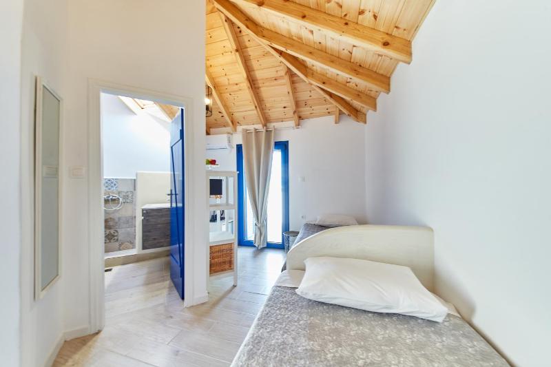 Small Twin Room image 1