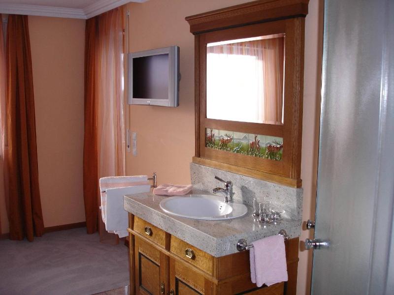 Double Room with Balcony (3 Adults) image 2