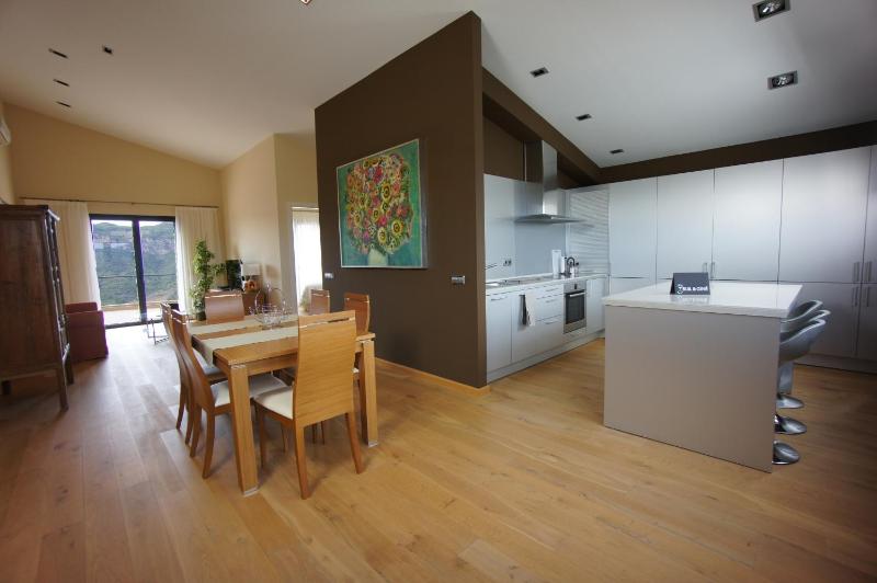 One-Bedroom Apartment image 3