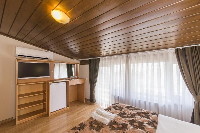 Double Room with Sea View image 4