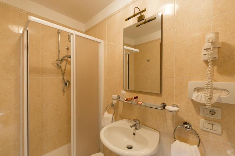 Junior Suite with Canal View image 3