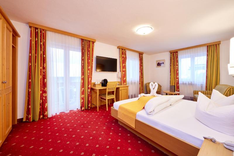Superior Double Room image 1