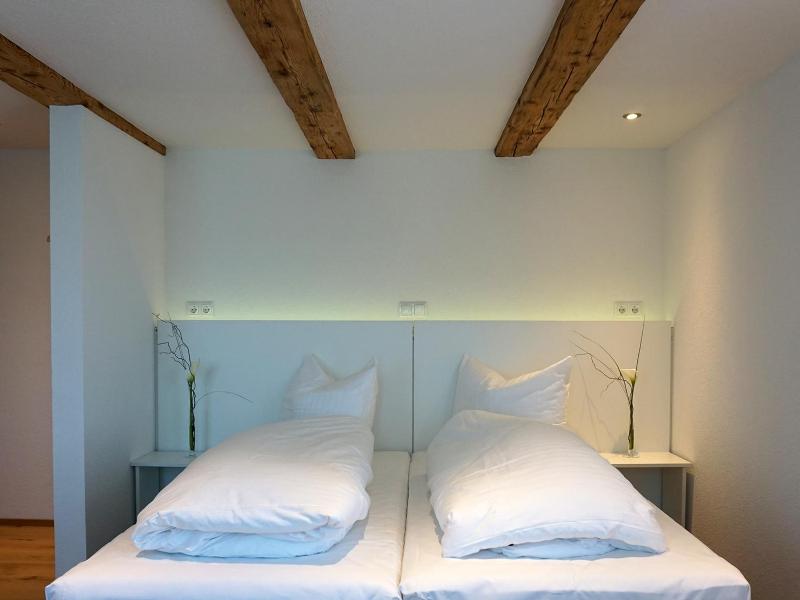 Double Room with Extra Bed image 3