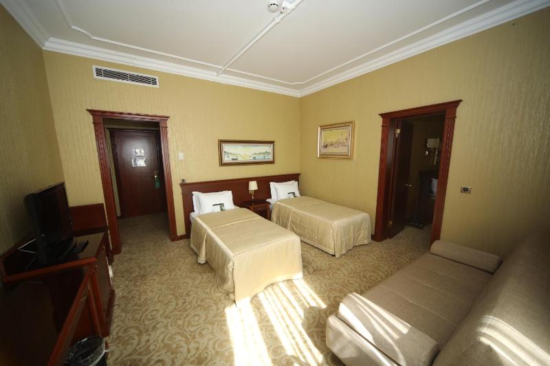 Standard Suite image 3
