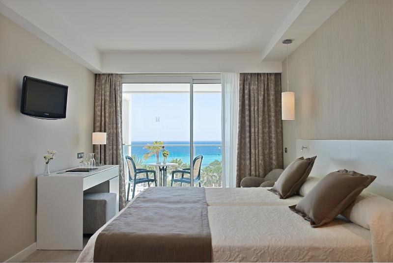 Double Room image 3