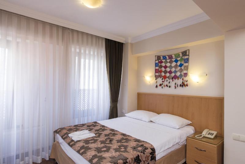 Standard Double Room image 3