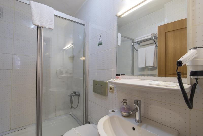 Double Room with Sea View image 3