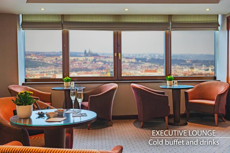 Executive Room with Panoramic City View & Executive Lounge Access image 3
