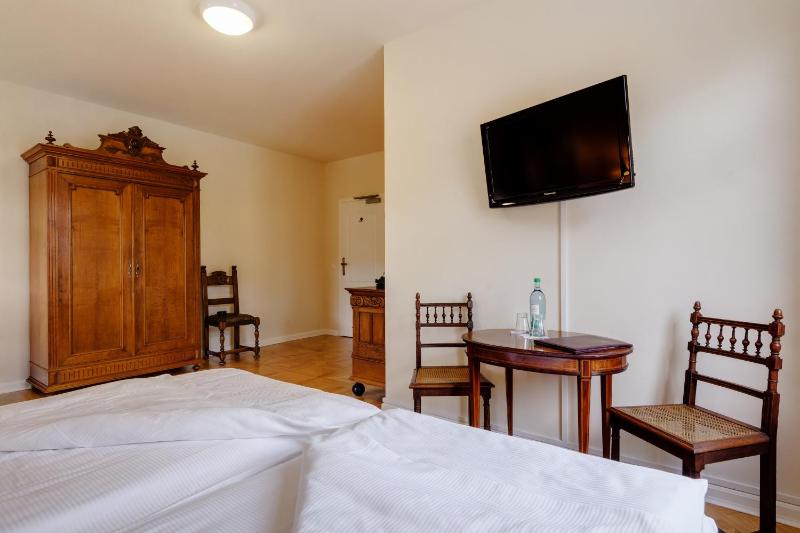 Deluxe Double Room image 3