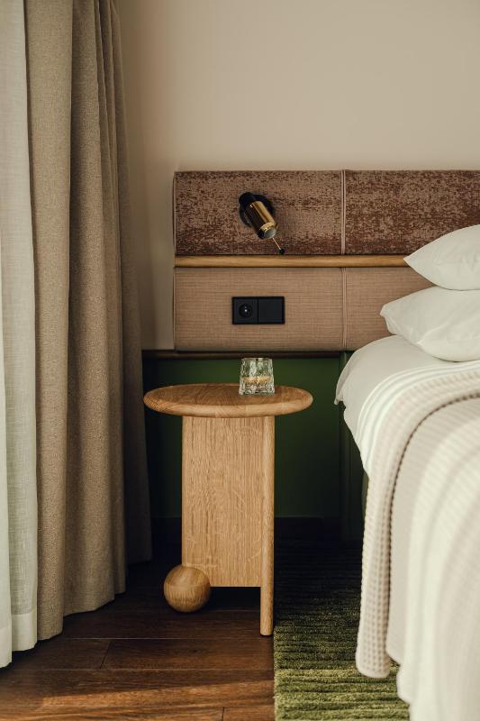 Classic Twin Room image 3