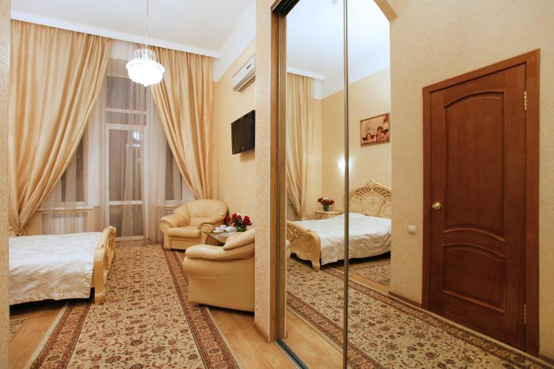 Suite with Balcony image 3