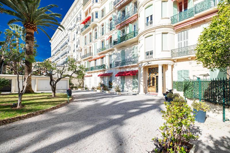 Regina - Duplex in Heart of Menton - Happy Rentals - image 1